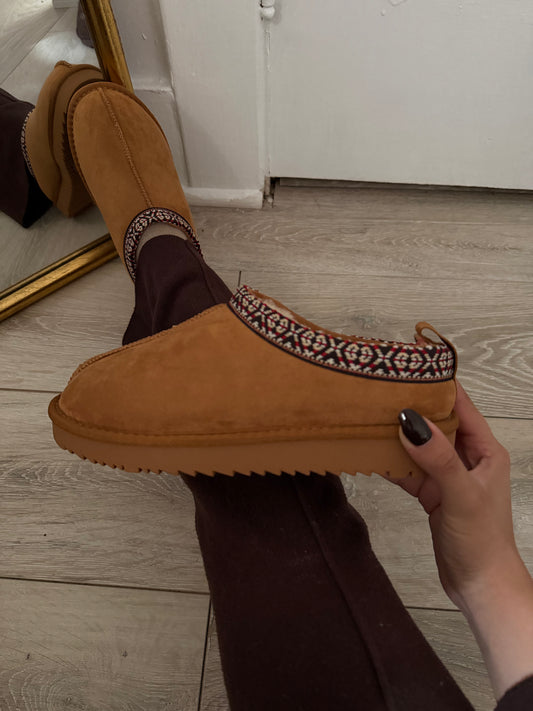 Tan slipper